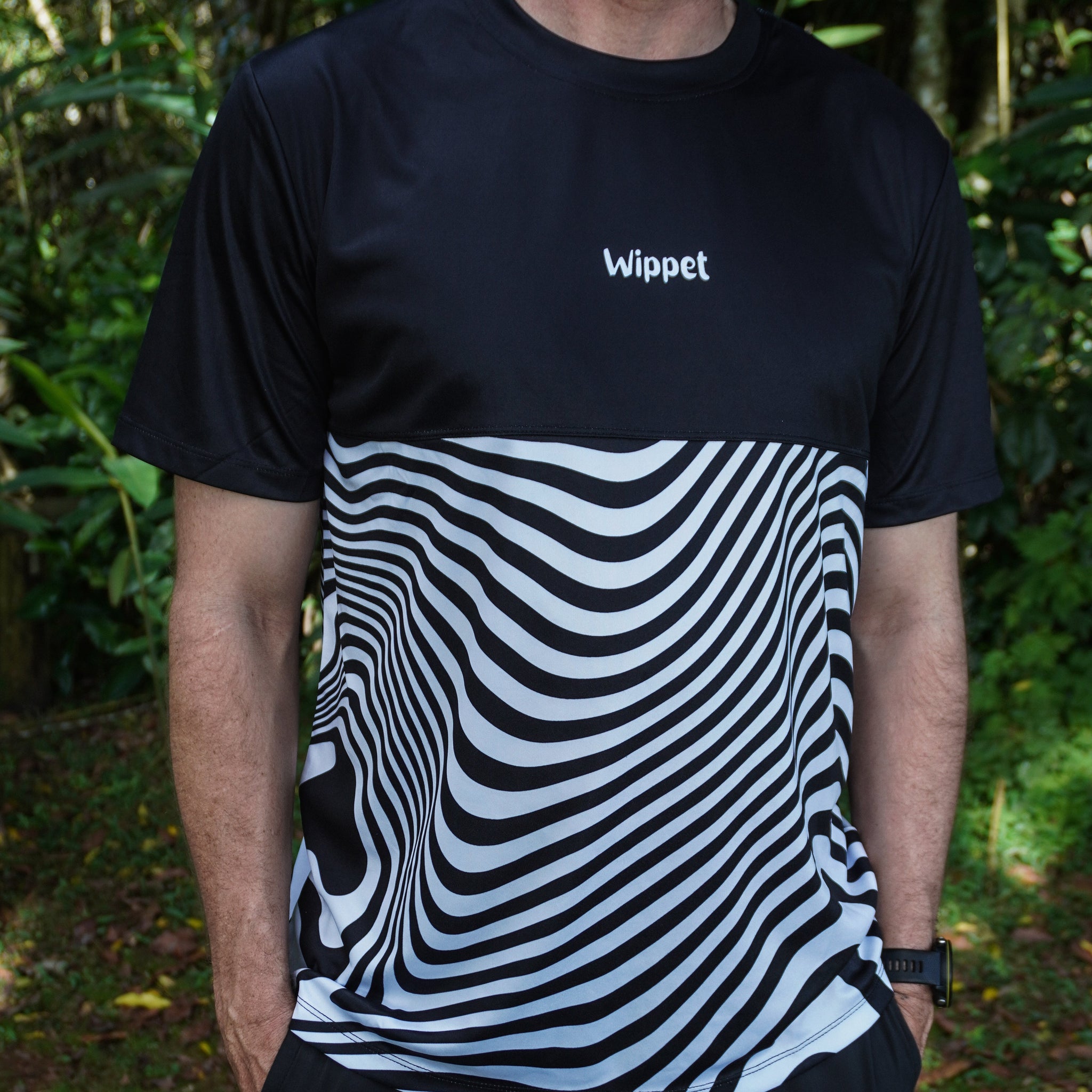 Wippet Running Trippy Wave – Unisex ultra-light sweat-wicking, breathable, odour resistant running shirt with UPF50+ sun protection and bold colors and patterns