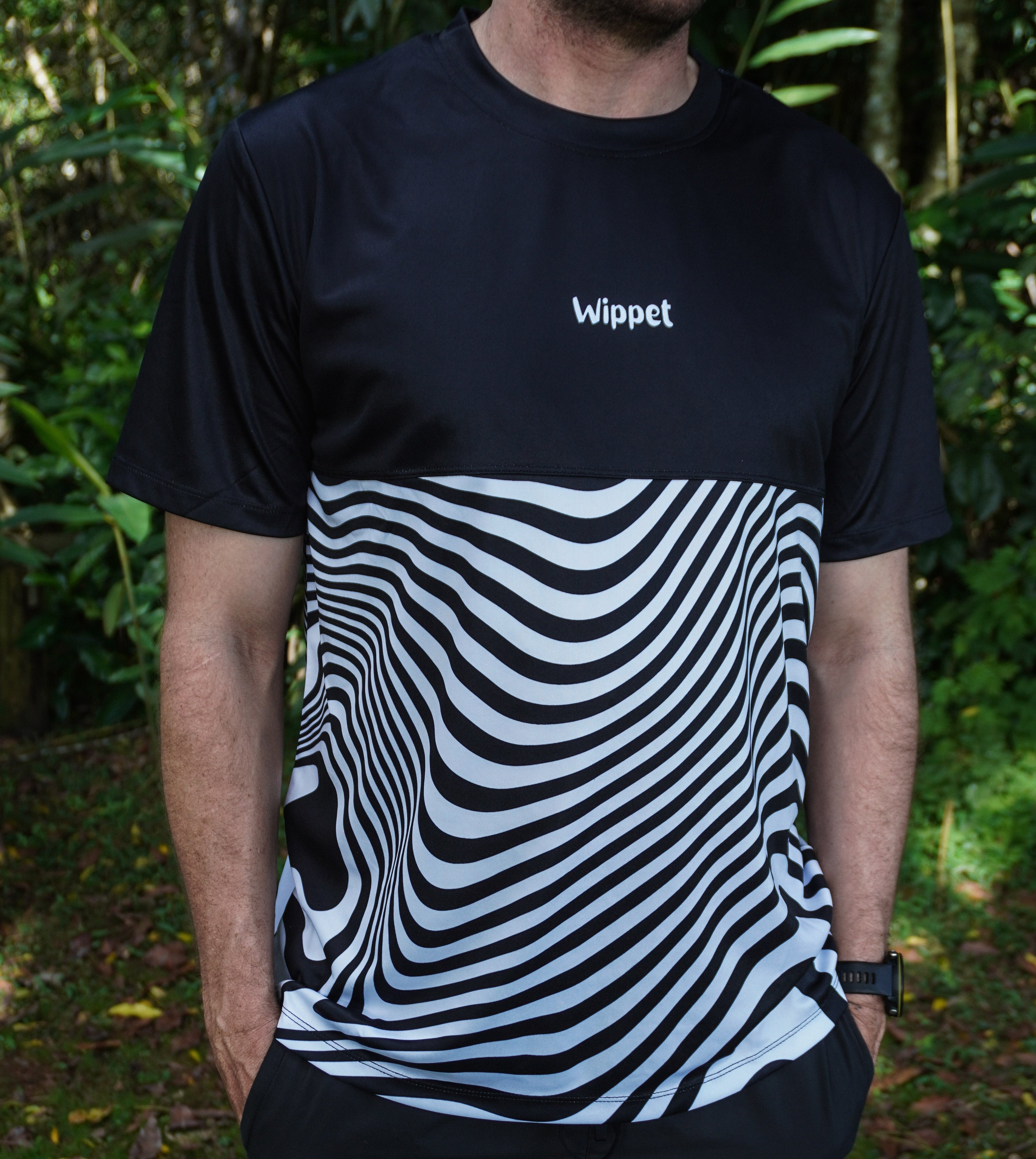 Wippet Running Trippy Wave – Unisex ultra-light sweat-wicking, breathable, odour resistant running shirt with UPF50+ sun protection and bold colors and patterns